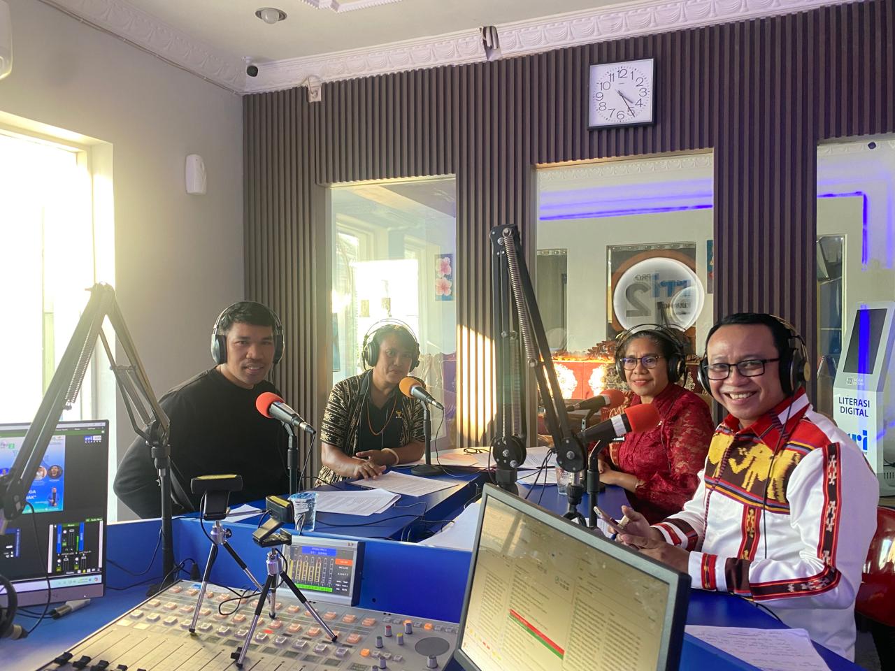 “Anak Juga Punya Hak” Talkshow RRI Pro 2 Kupang