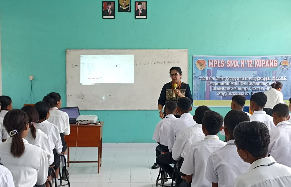Cegah Bullying, Kadis P3AP2KB Provinsi NTT Lakukan Edukasi di SMAN 12 Kota Kupang